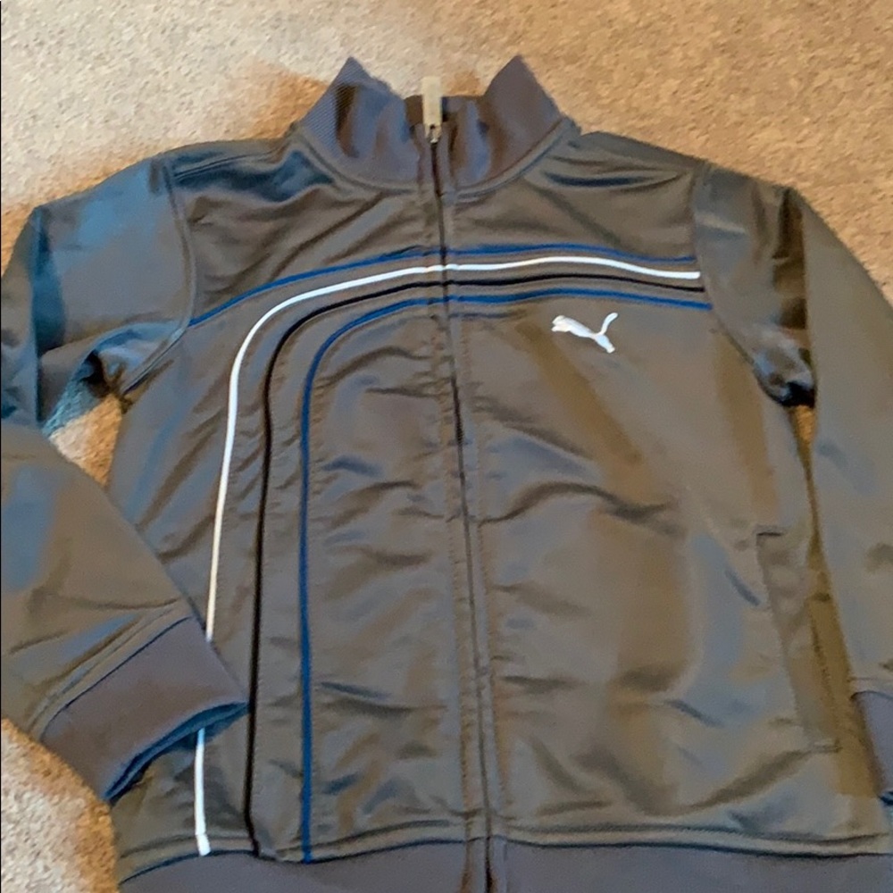 PUMA zip up size 4